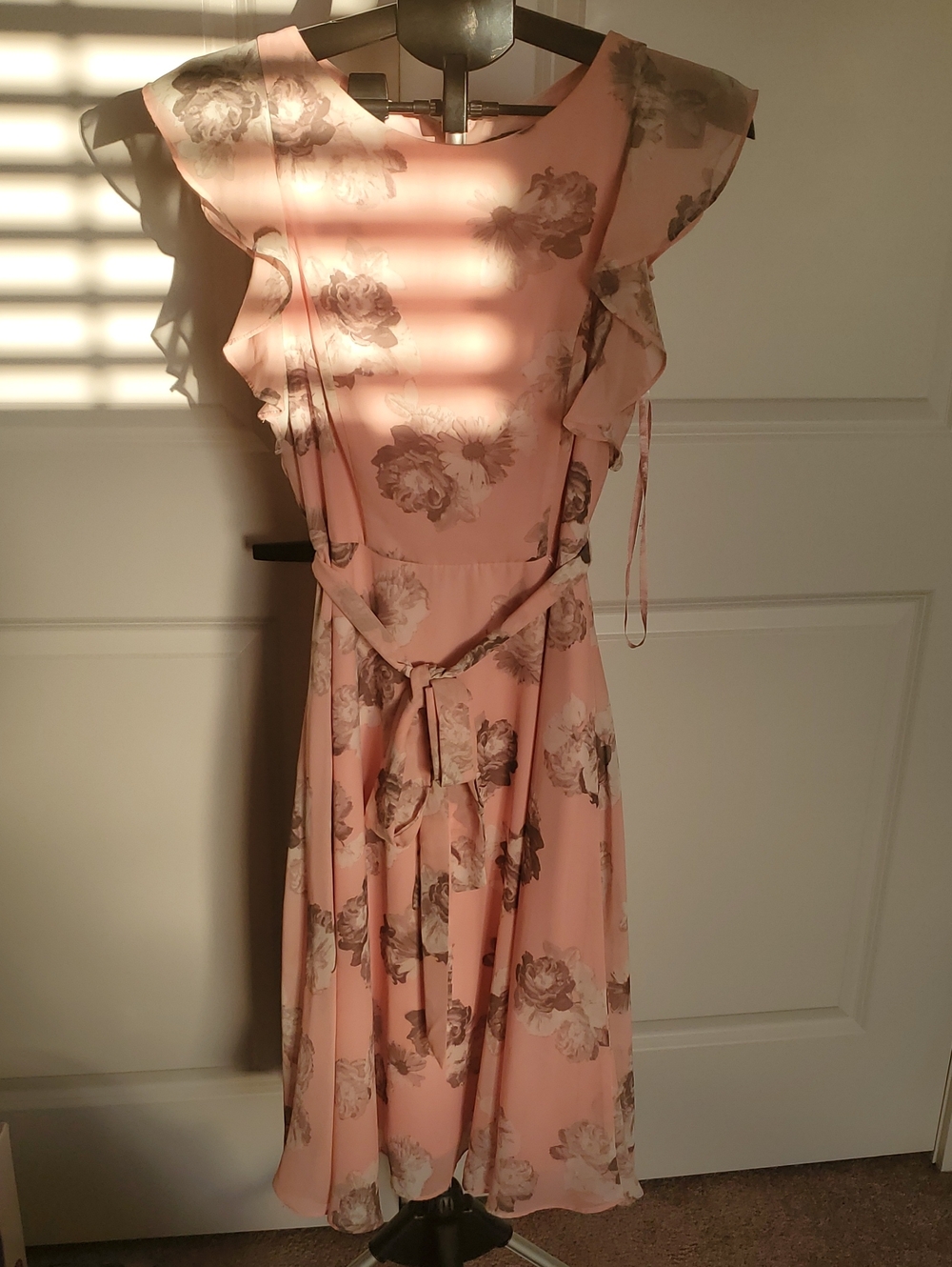 Jessica Howard Pink Floral Midi Dress with Ruffle Sleeves